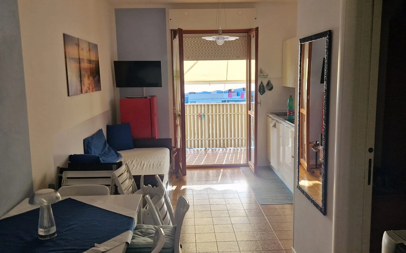 Ingresso e zona giorno del bilocale — Casa Vacanze Monachy Beach, Bibione