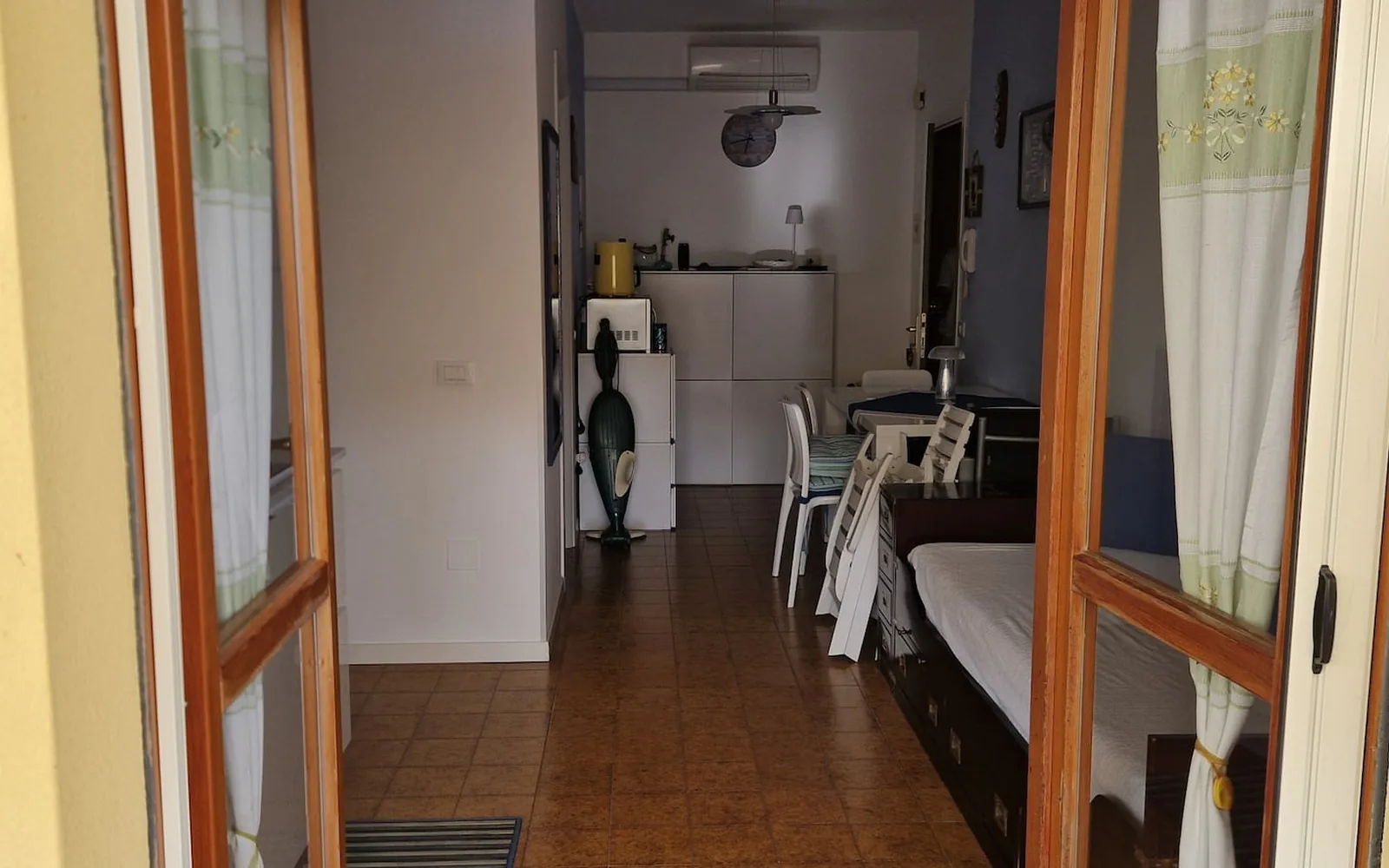Corridoio d'ingresso che porta alla zona giorno — Casa Vacanze Monachy Beach, Bibione