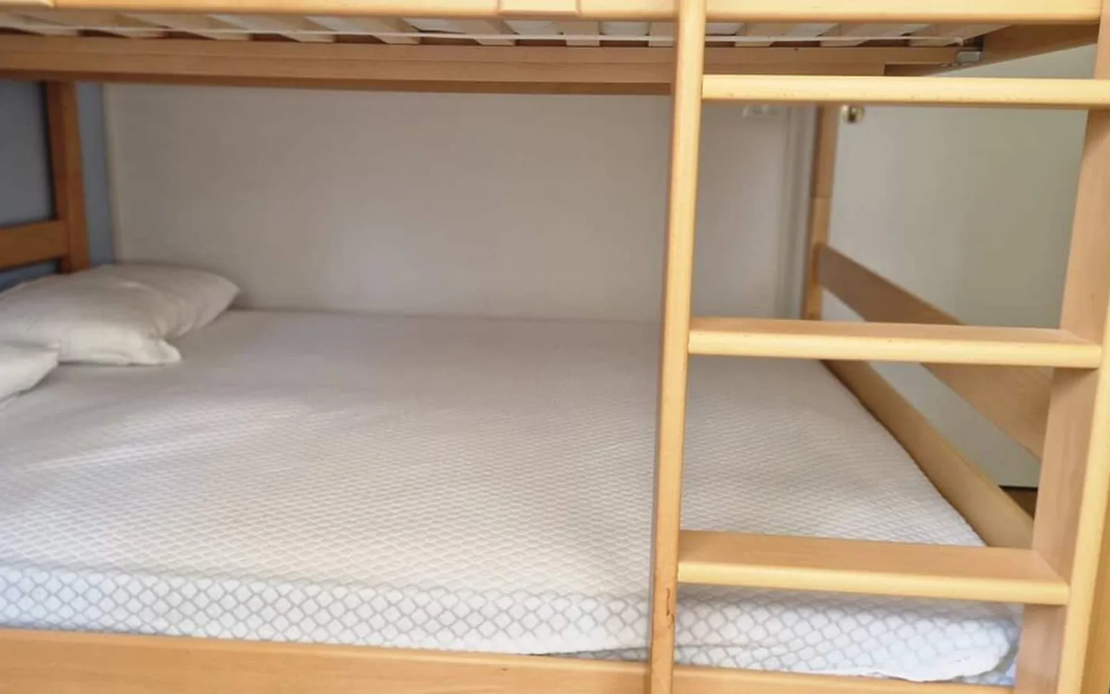 Letto a castello: il letto inferiore matrimoniale — Casa Vacanze Monachy Beach, Bibione