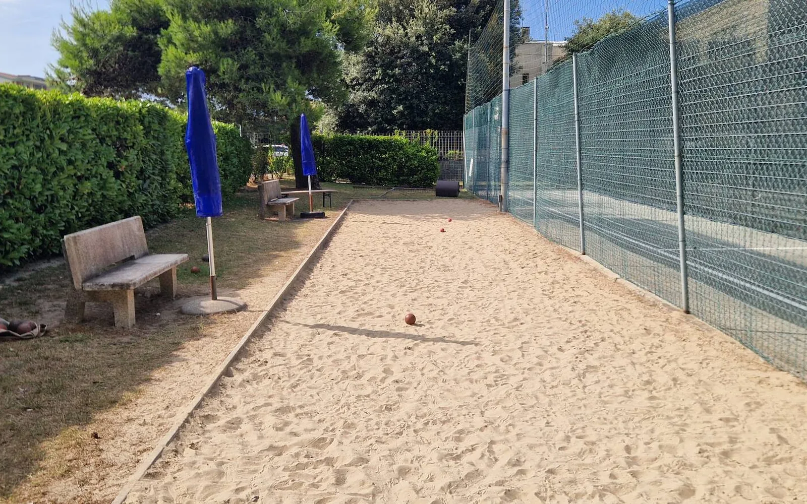 Campo sulla sabbia per bocce e giochi — Casa Vacanze Monachy Beach, Bibione